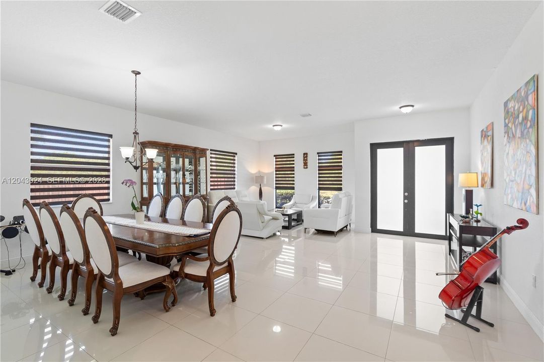 En Renta: $6,490 (4 camas, 3 baños, 2630 Pies cuadrados)
