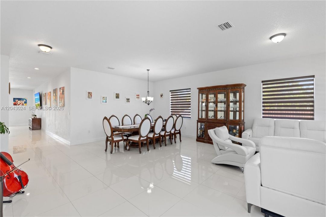 En Renta: $6,490 (4 camas, 3 baños, 2630 Pies cuadrados)