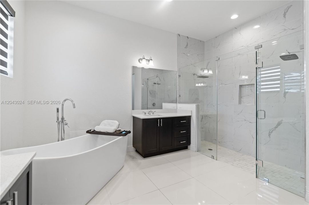 En Renta: $6,490 (4 camas, 3 baños, 2630 Pies cuadrados)
