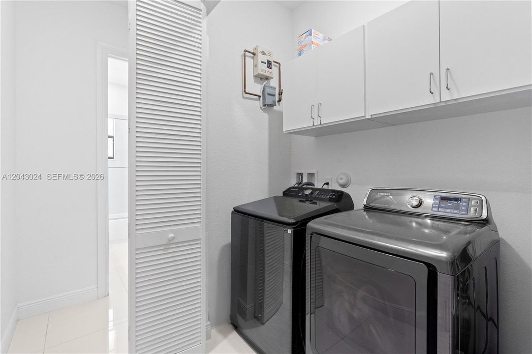 En Renta: $6,490 (4 camas, 3 baños, 2630 Pies cuadrados)