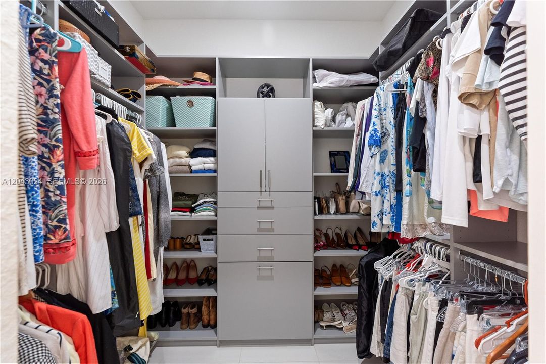 En Renta: $6,490 (4 camas, 3 baños, 2630 Pies cuadrados)