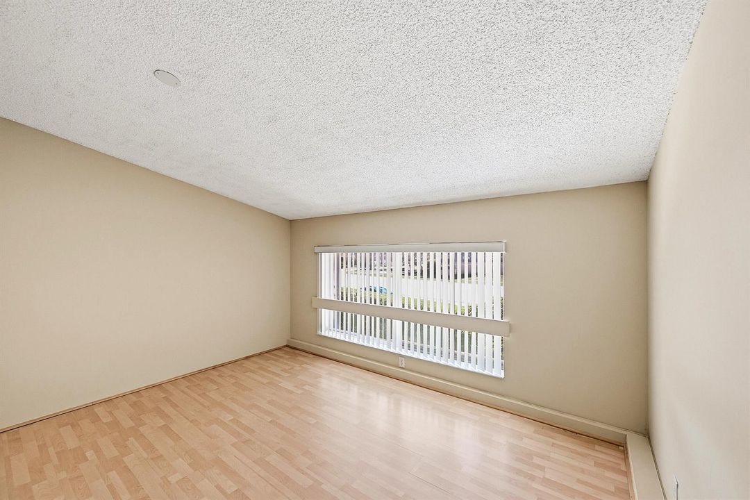 26_bedroom