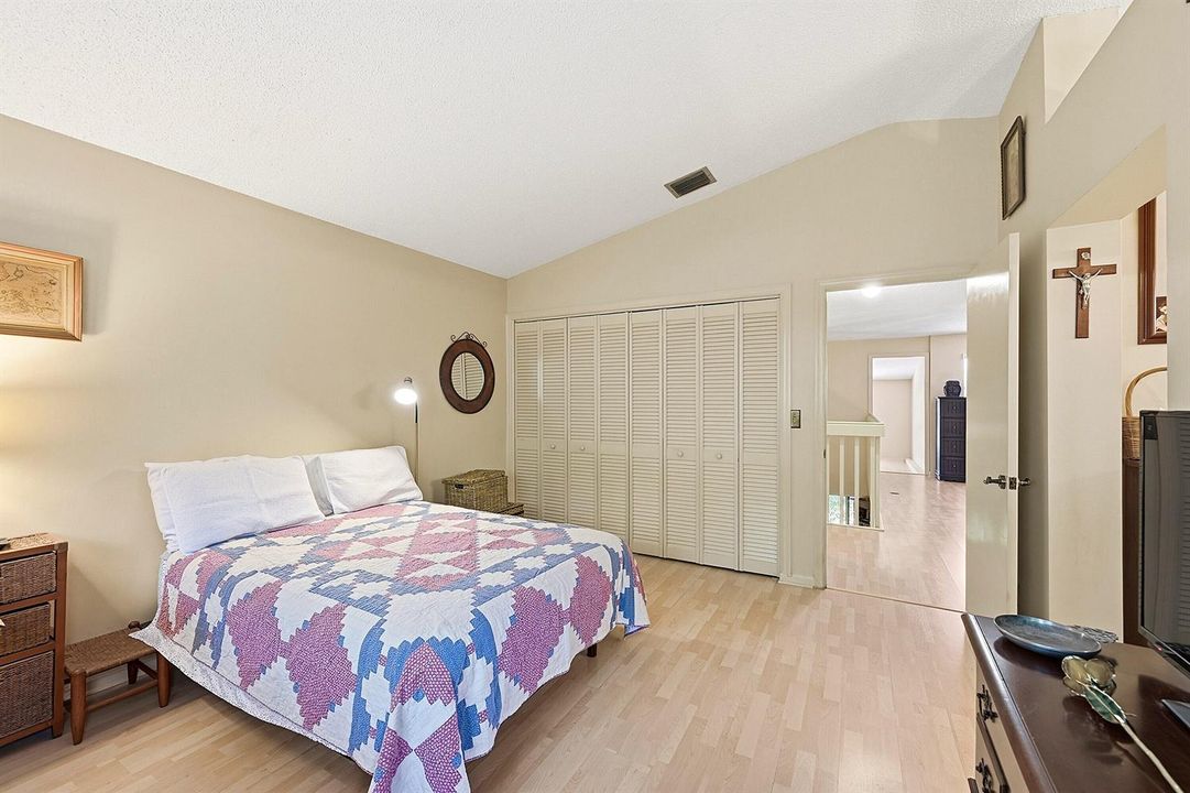 17_primary bedroom