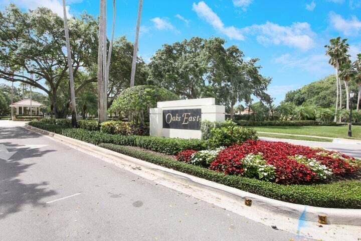 Oaks East Entryway