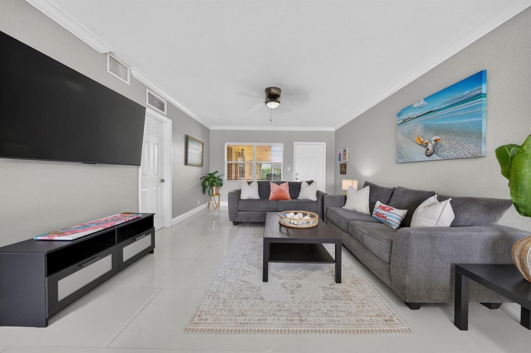 005-008-Living Room-4000x2662