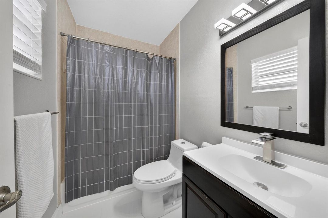 020-020-Bathroom-4000x2672