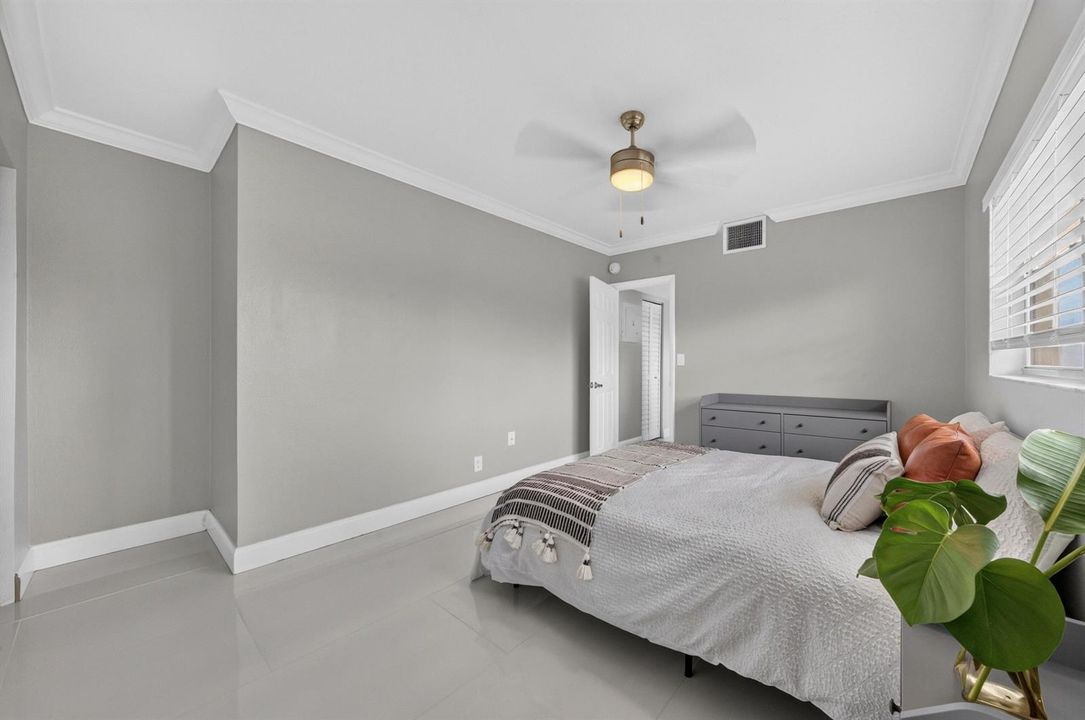 021-018-Bedroom-4000x2658