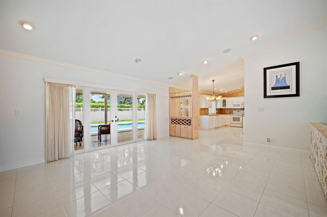 10-web-or-mls-10801-nw-7th-st