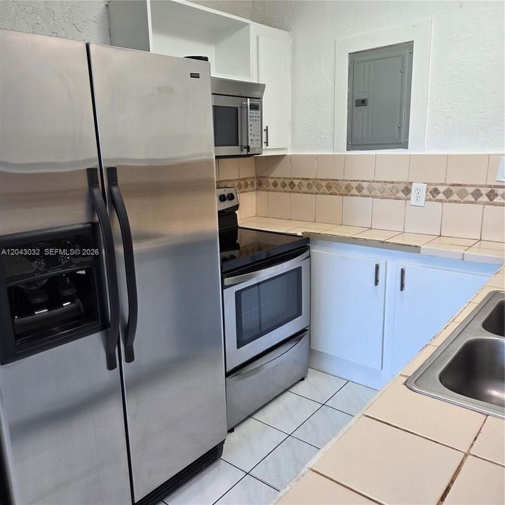 На продажу: $195,000 (2 спален, 2 ванн, 1200 Квадратных фут)