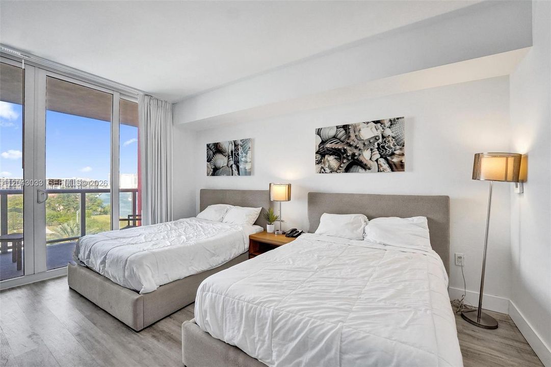 На продажу: $329,000 (2 спален, 2 ванн, 1028 Квадратных фут)