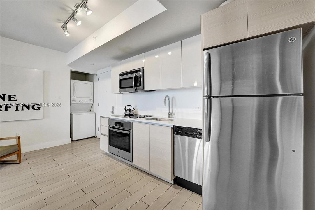 На продажу: $329,000 (2 спален, 2 ванн, 1028 Квадратных фут)