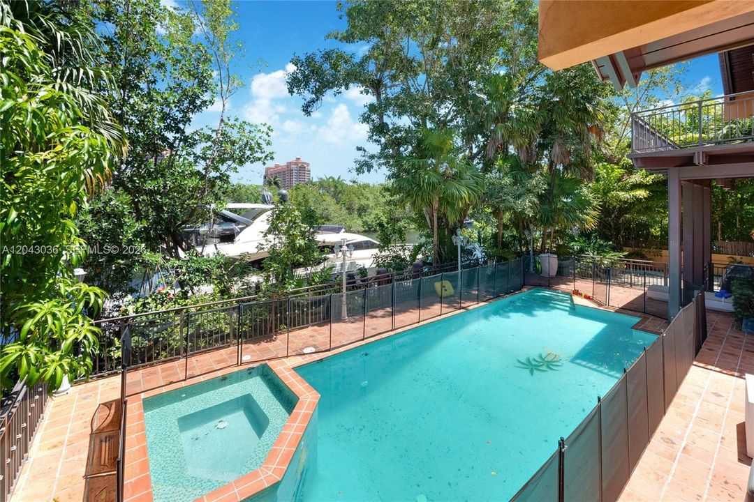 В аренду: $26,000 (6 спален, 6 ванн, 7438 Квадратных фут)