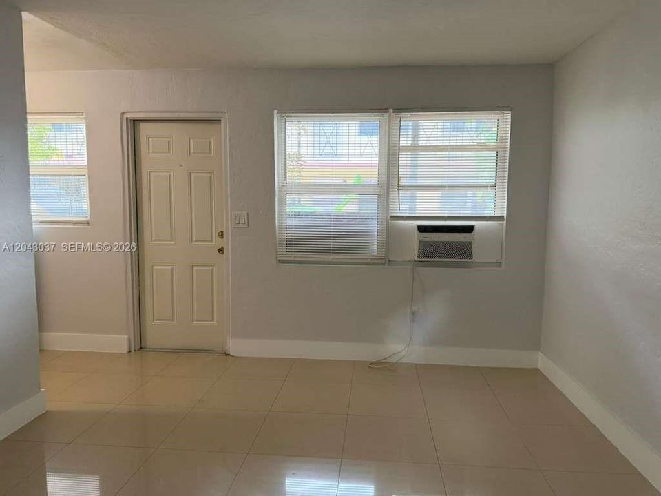 En Renta: $1,475 (1 camas, 1 baños, 11052 Pies cuadrados)
