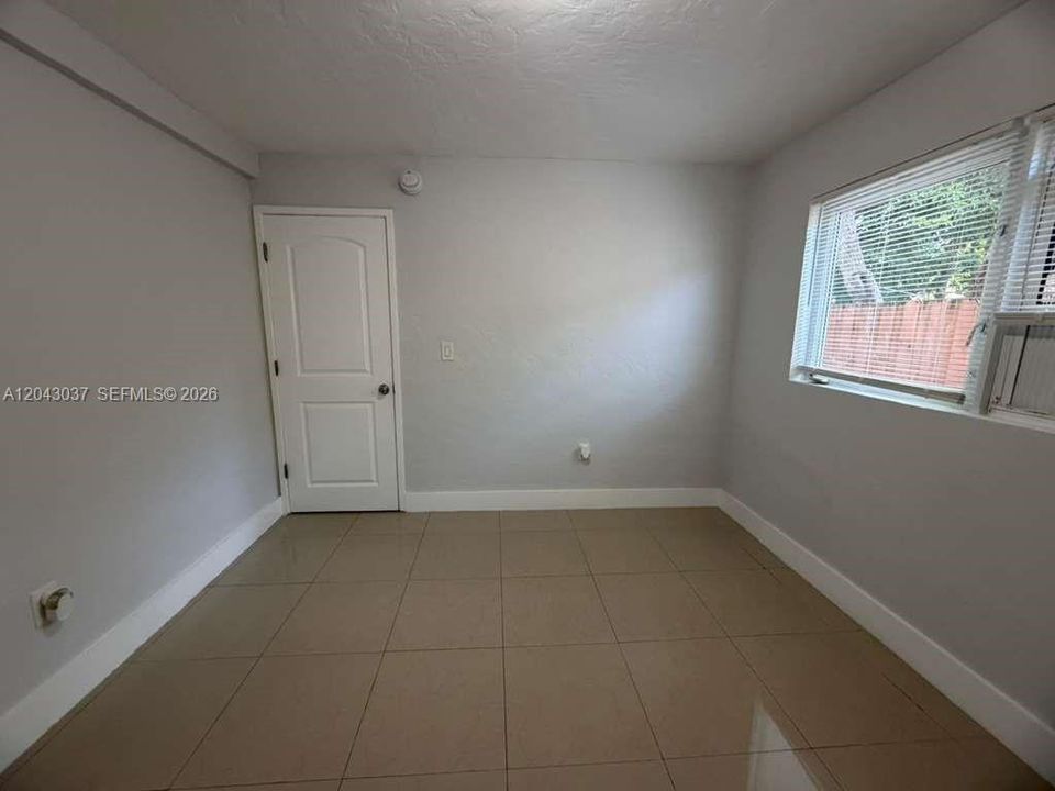 En Renta: $1,475 (1 camas, 1 baños, 11052 Pies cuadrados)