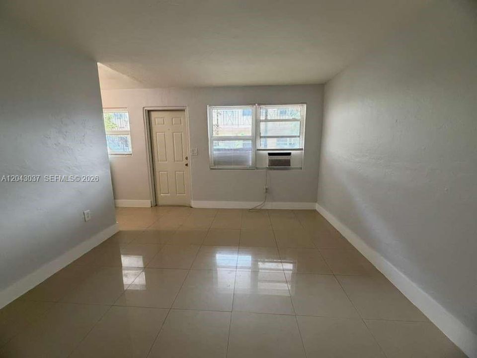 En Renta: $1,475 (1 camas, 1 baños, 11052 Pies cuadrados)
