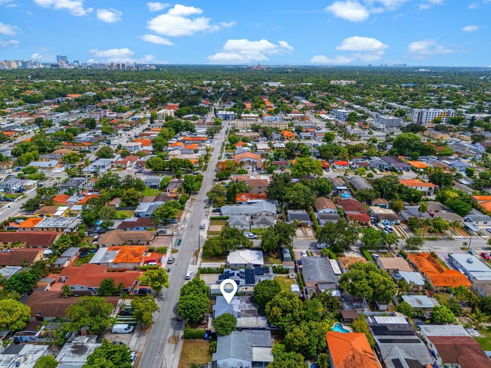 En Venta: $680,000 (3 camas, 2 baños, 1227 Pies cuadrados)