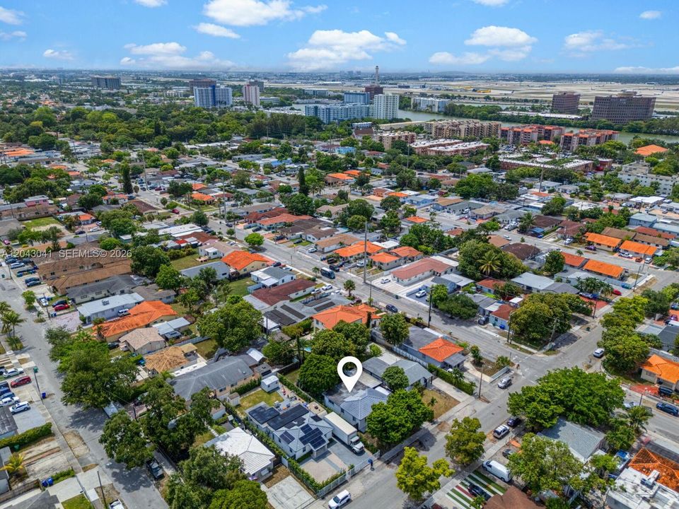 En Venta: $680,000 (3 camas, 2 baños, 1227 Pies cuadrados)