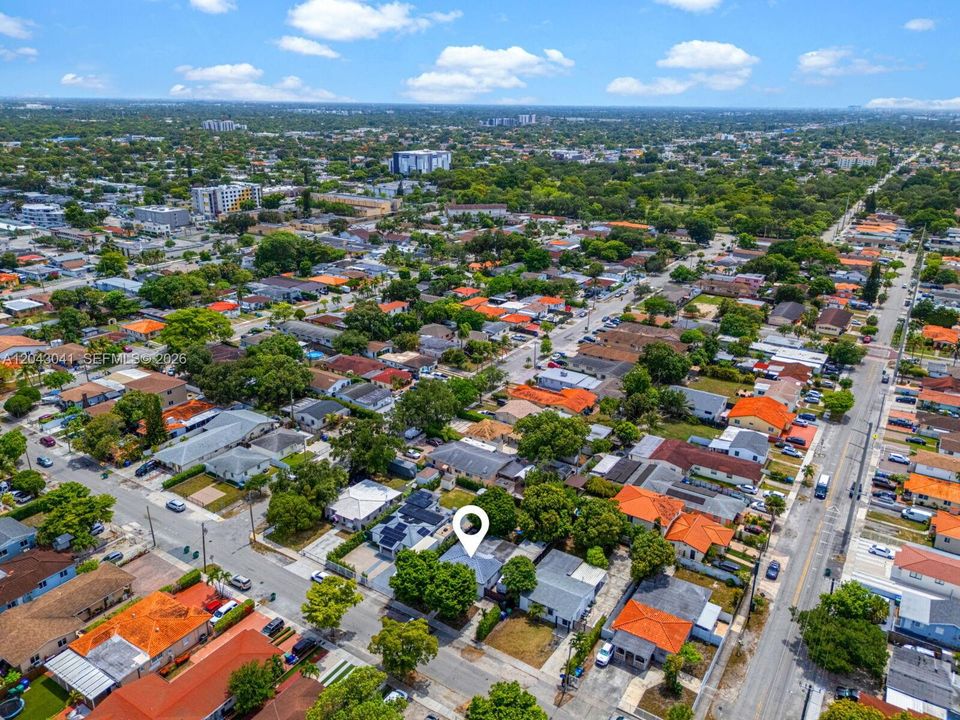 En Venta: $680,000 (3 camas, 2 baños, 1227 Pies cuadrados)