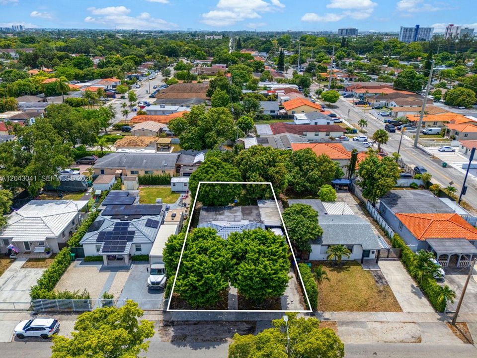 En Venta: $680,000 (3 camas, 2 baños, 1227 Pies cuadrados)