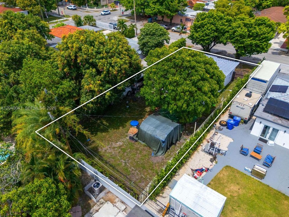 En Venta: $680,000 (3 camas, 2 baños, 1227 Pies cuadrados)