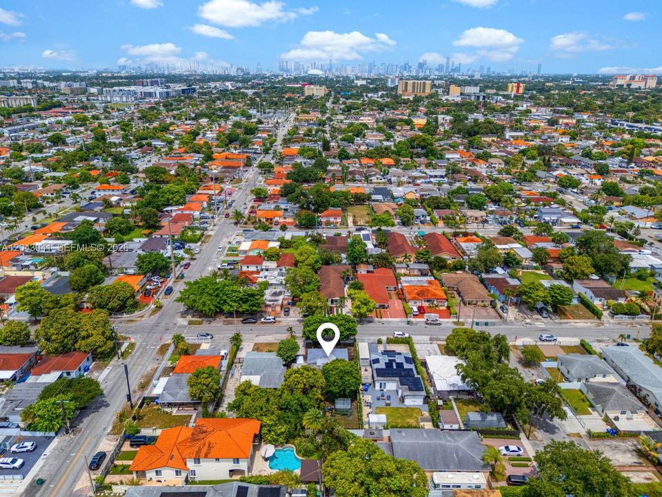 En Venta: $680,000 (3 camas, 2 baños, 1227 Pies cuadrados)