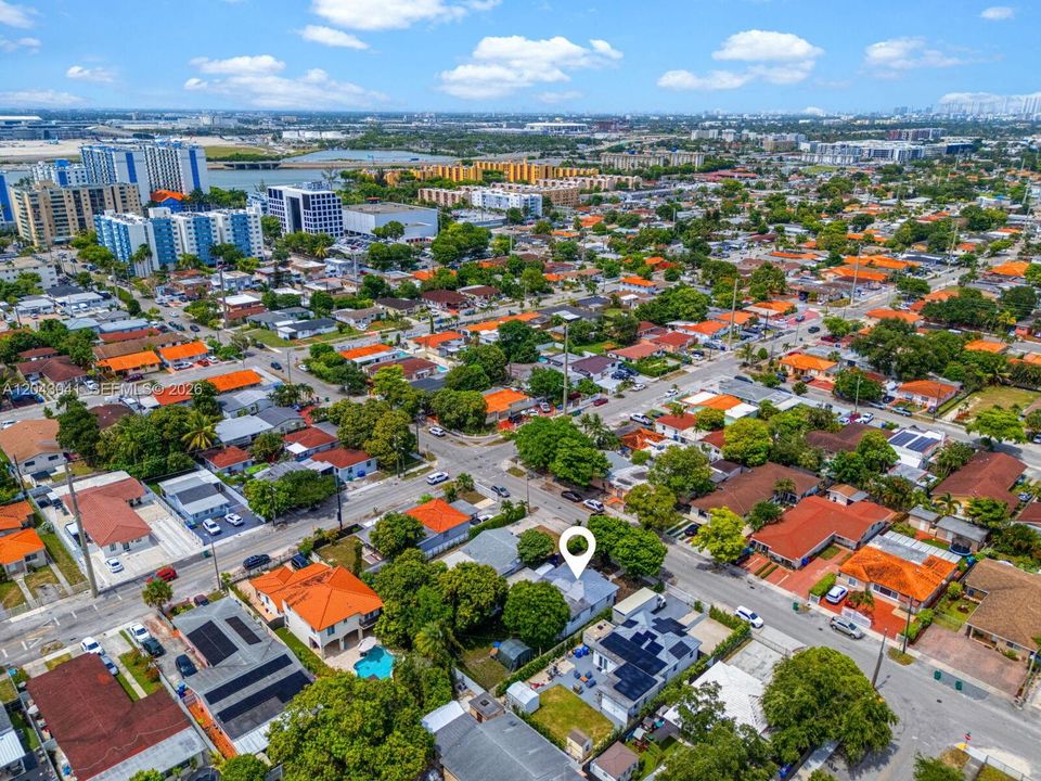 En Venta: $680,000 (3 camas, 2 baños, 1227 Pies cuadrados)