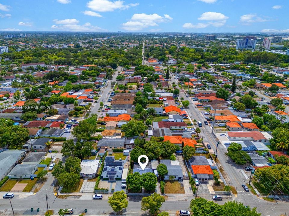 En Venta: $680,000 (3 camas, 2 baños, 1227 Pies cuadrados)
