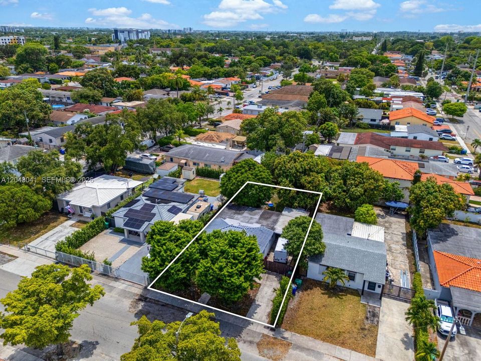 En Venta: $680,000 (3 camas, 2 baños, 1227 Pies cuadrados)