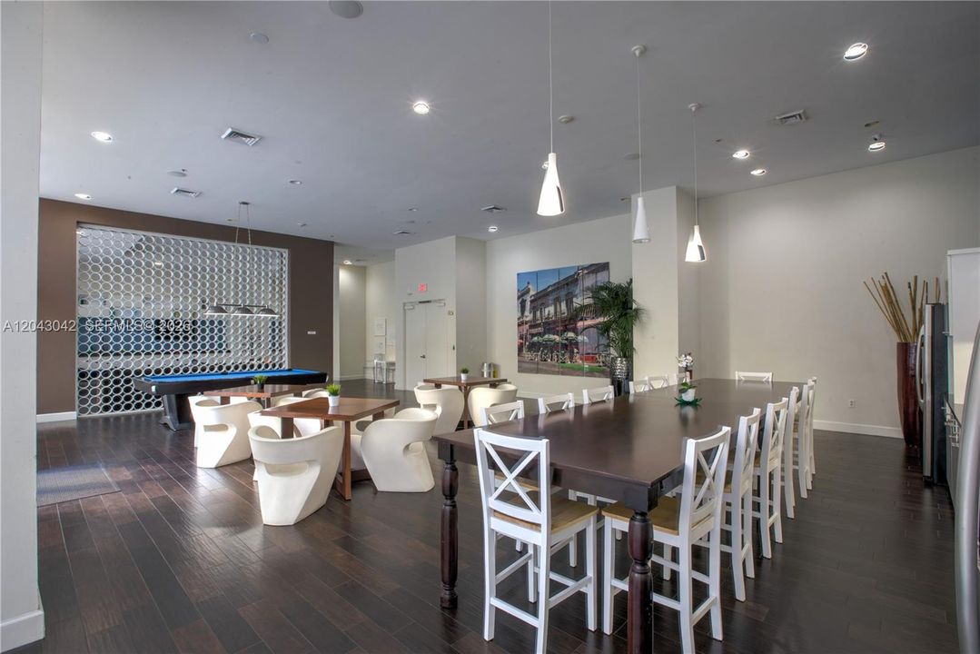 For Rent: $3,150 (2 beds, 2 baths, 1061 Square Feet)