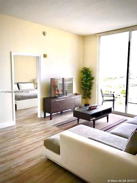 For Rent: $3,150 (2 beds, 2 baths, 1061 Square Feet)