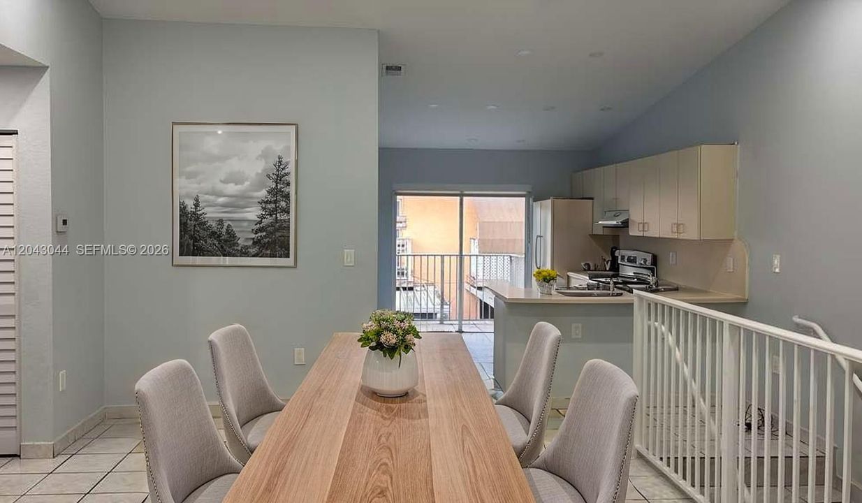 For Rent: $2,300 (2 beds, 2 baths, 970 Square Feet)