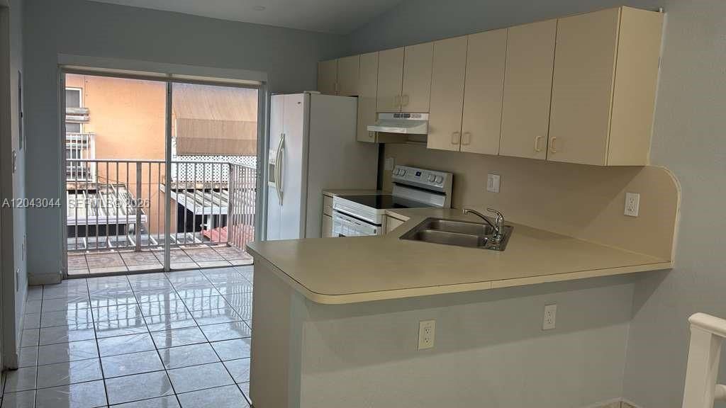For Rent: $2,300 (2 beds, 2 baths, 970 Square Feet)