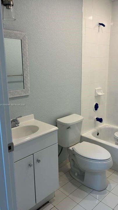 For Rent: $2,300 (2 beds, 2 baths, 970 Square Feet)