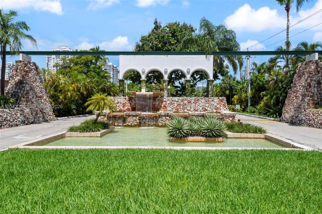 For Rent: $2,100 (1 beds, 1 baths, 1005 Square Feet)