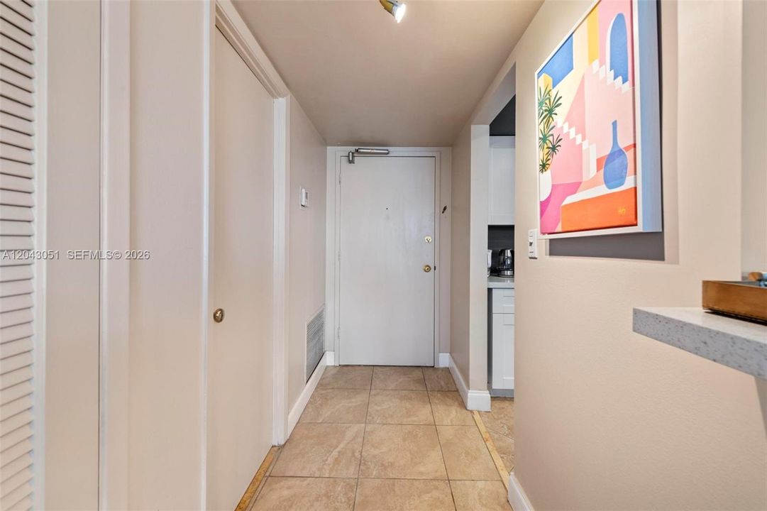 For Rent: $2,100 (1 beds, 1 baths, 1005 Square Feet)