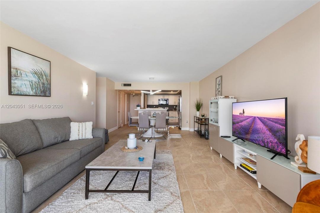 For Rent: $2,100 (1 beds, 1 baths, 1005 Square Feet)