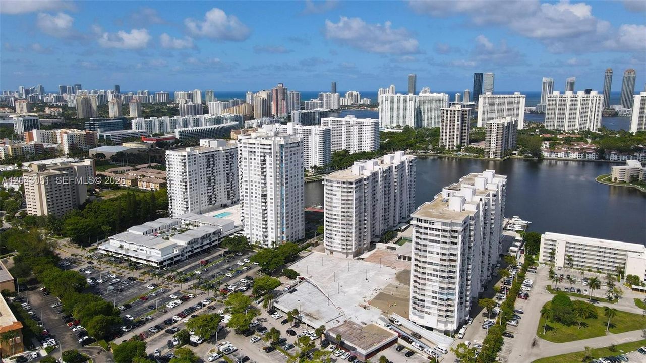 For Rent: $2,100 (1 beds, 1 baths, 1005 Square Feet)