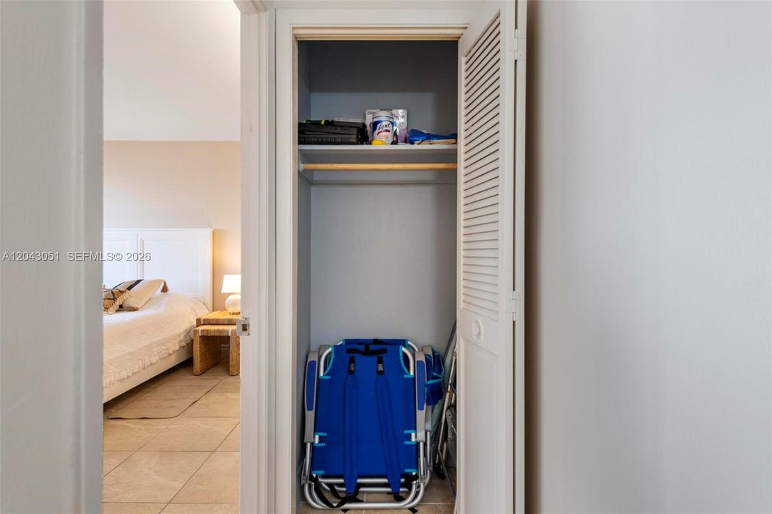 For Rent: $2,100 (1 beds, 1 baths, 1005 Square Feet)