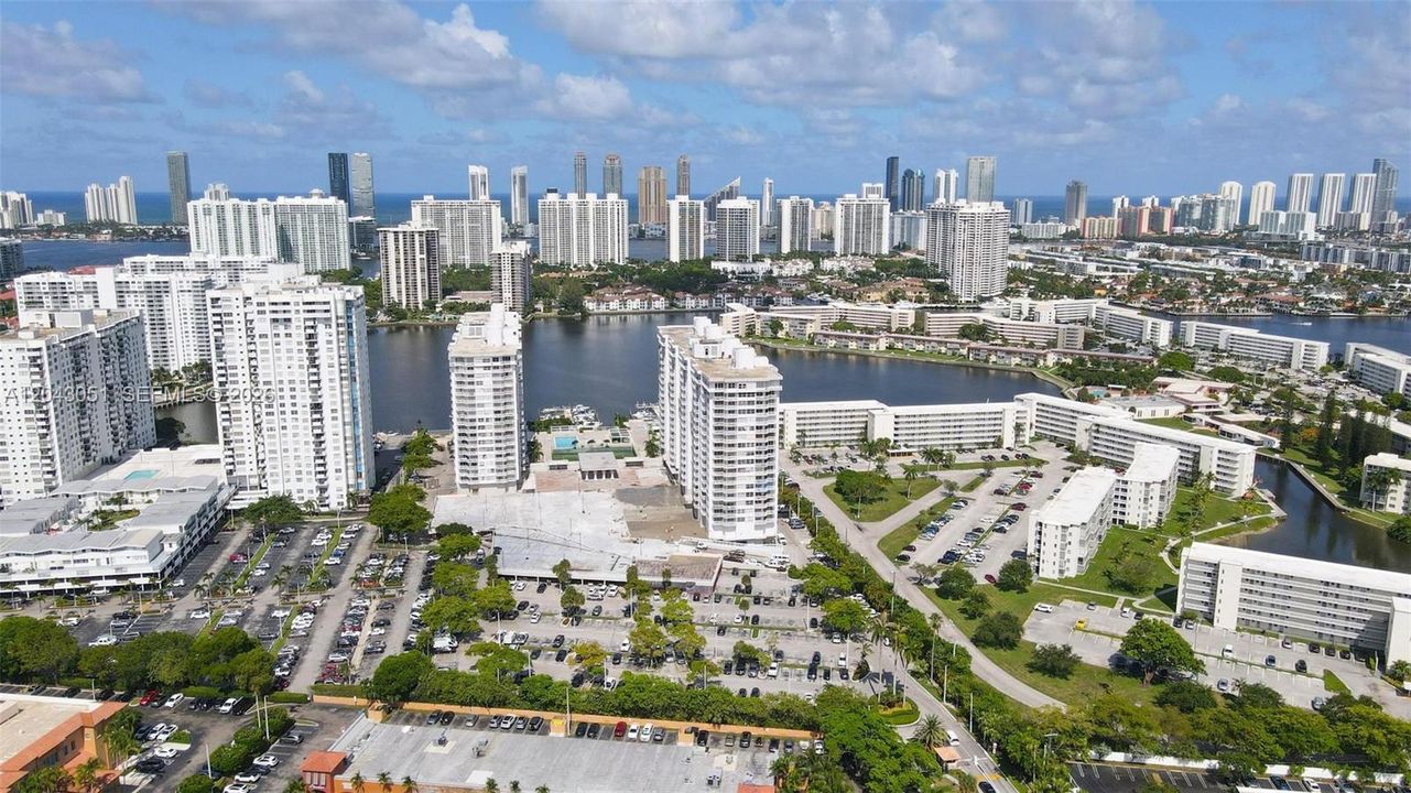 For Rent: $2,100 (1 beds, 1 baths, 1005 Square Feet)