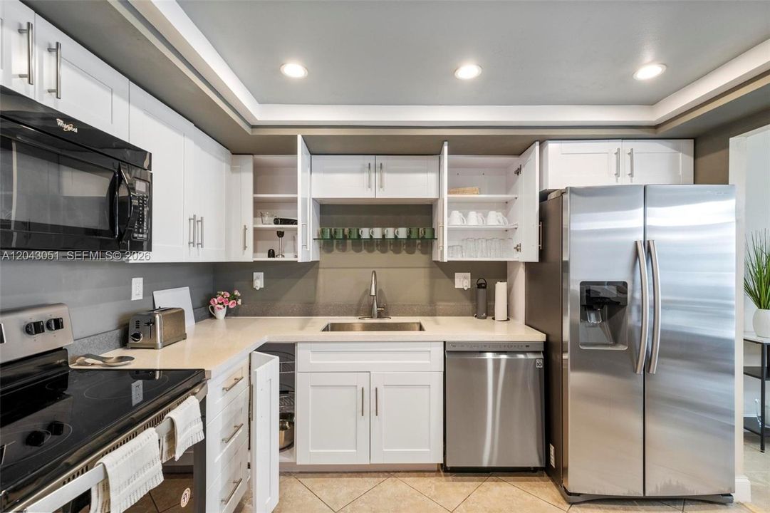 For Rent: $2,100 (1 beds, 1 baths, 1005 Square Feet)