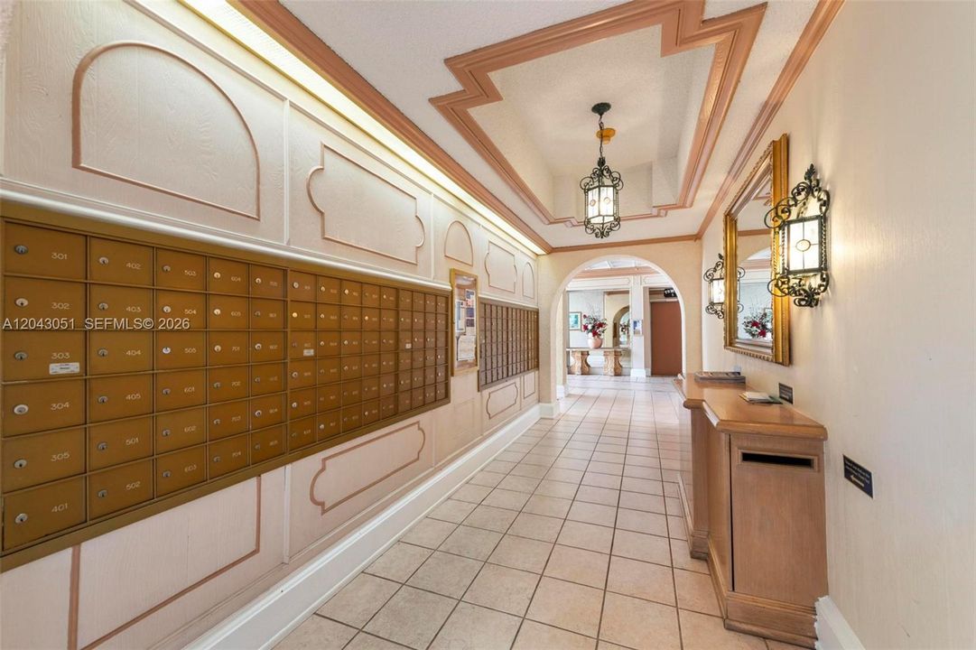 For Rent: $2,100 (1 beds, 1 baths, 1005 Square Feet)