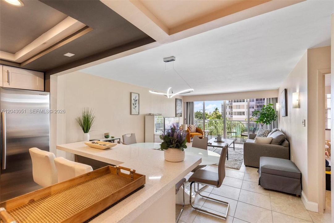 For Rent: $2,100 (1 beds, 1 baths, 1005 Square Feet)