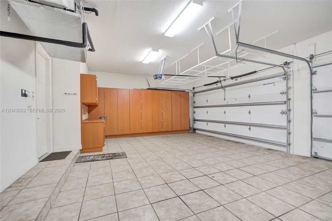 En Venta: $1,300,000 (6 camas, 6 baños, 4538 Pies cuadrados)