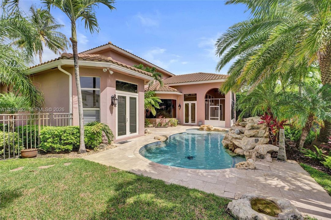 En Venta: $1,300,000 (6 camas, 6 baños, 4538 Pies cuadrados)