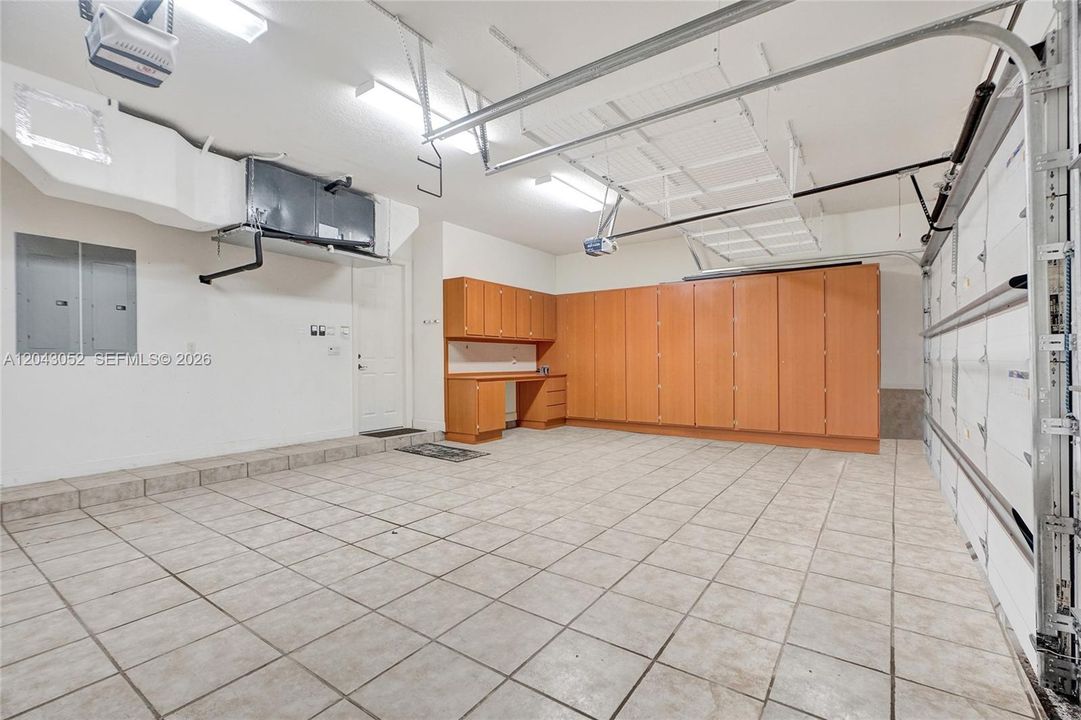 En Venta: $1,300,000 (6 camas, 6 baños, 4538 Pies cuadrados)