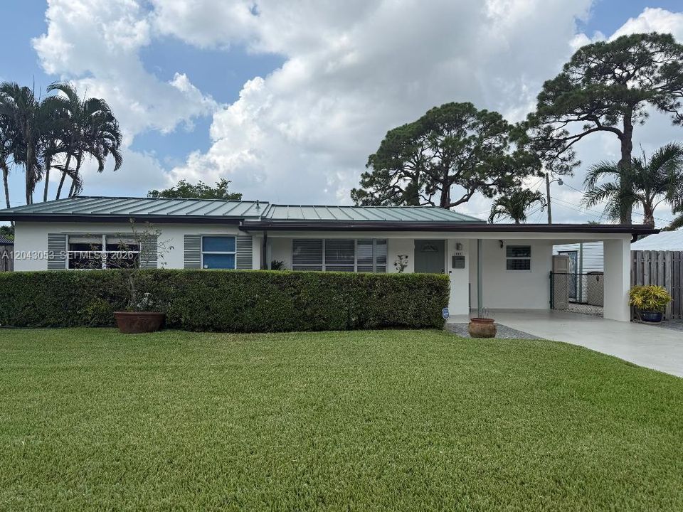 : $605,000 (2 beds, 2 baths, 1212 Square Feet)