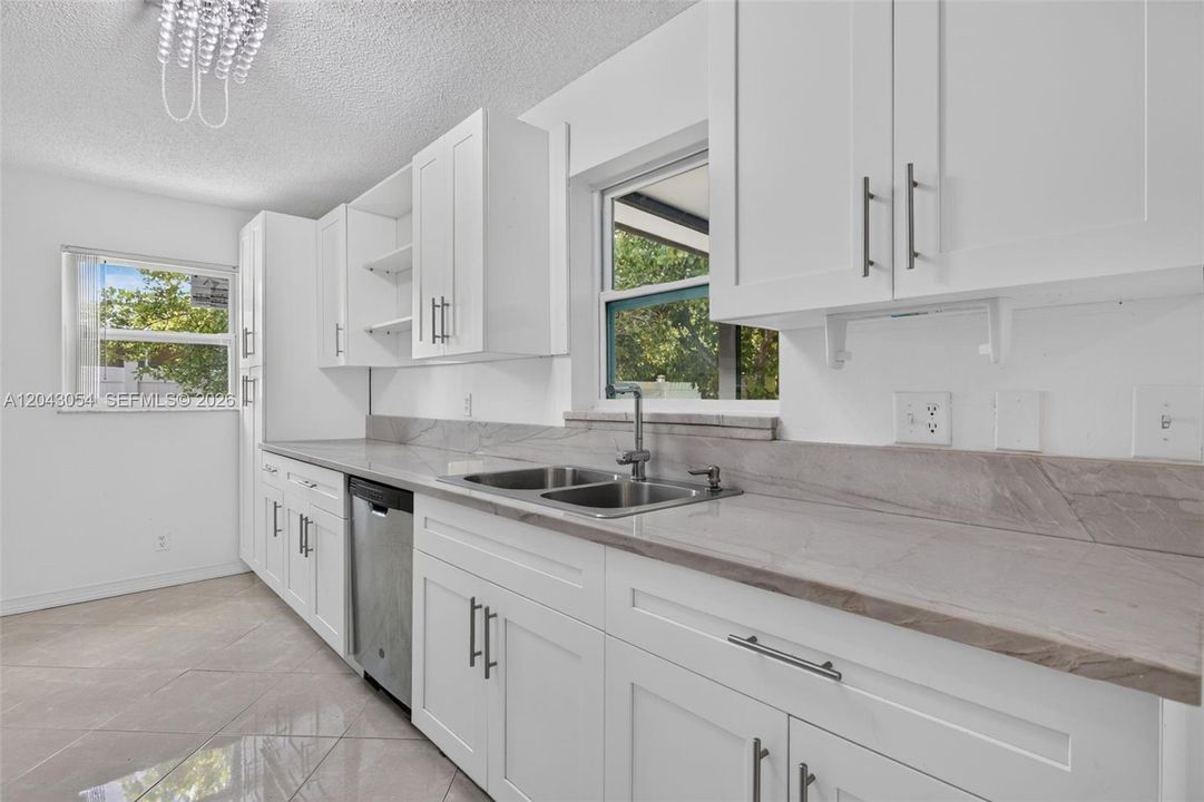 На продажу: $469,999 (3 спален, 2 ванн, 1162 Квадратных фут)