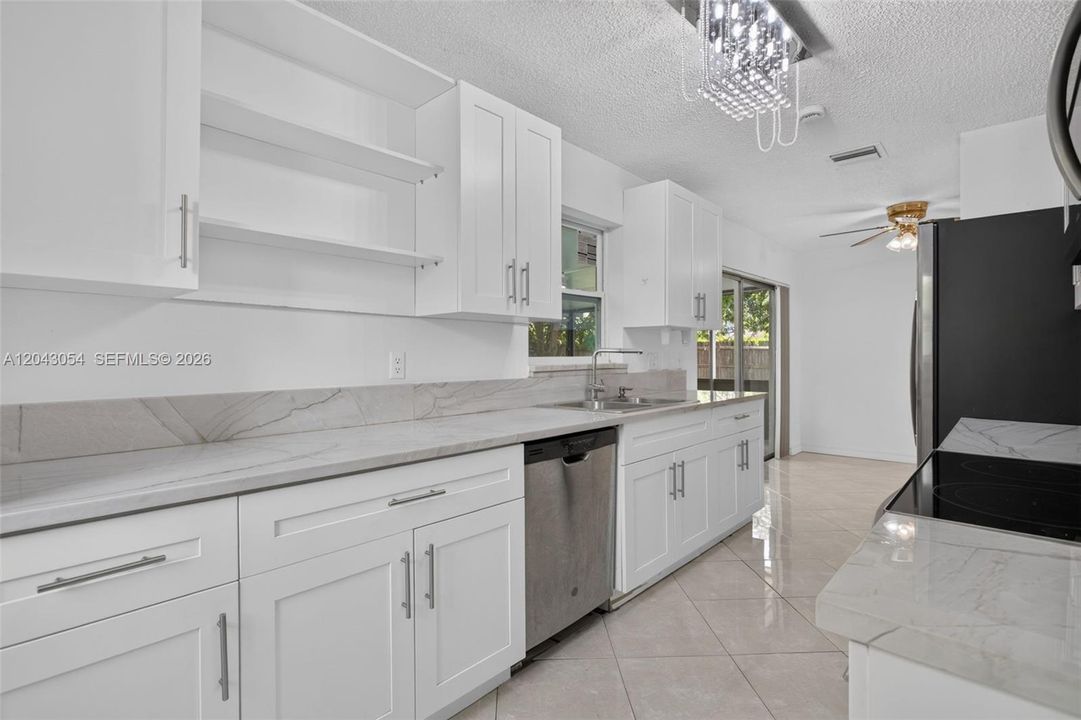 На продажу: $469,999 (3 спален, 2 ванн, 1162 Квадратных фут)
