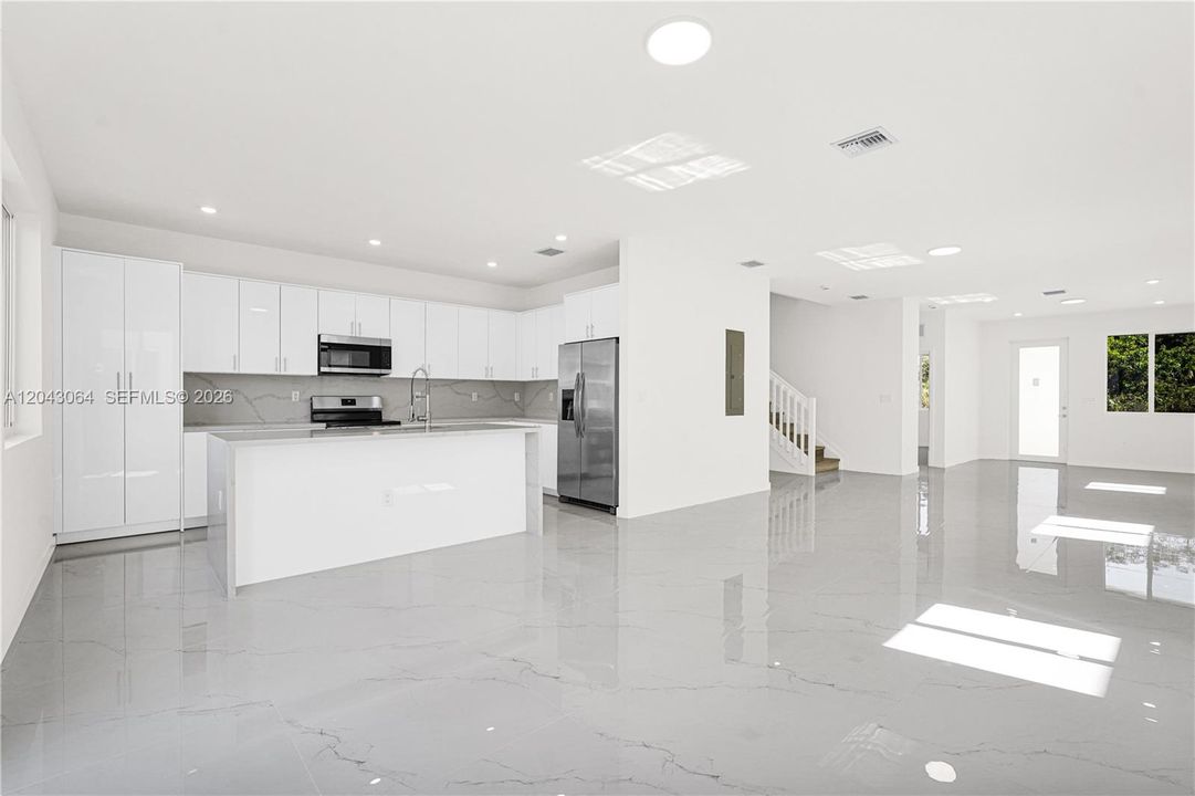 На продажу: $661,990 (5 спален, 4 ванн, 0 Квадратных фут)