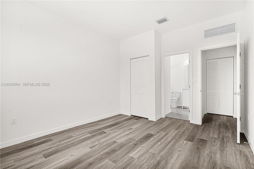 На продажу: $661,990 (5 спален, 4 ванн, 0 Квадратных фут)